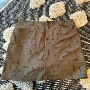 Eddie Bauer green arrow print skort size 12